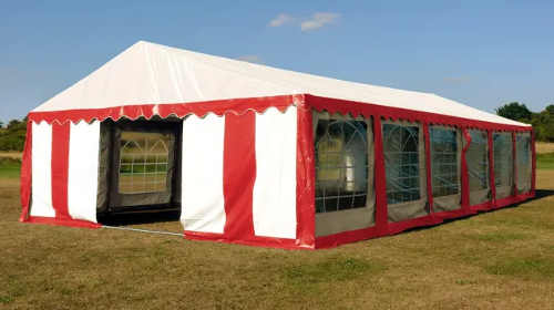 Červeno bílý párty stan 6 x 12 m pro velké svatby
