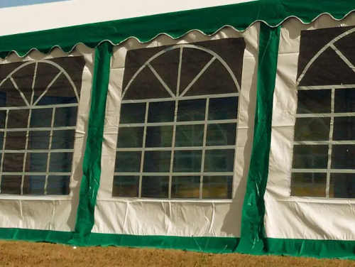 Zeleno bílý párty stan s velkými okny